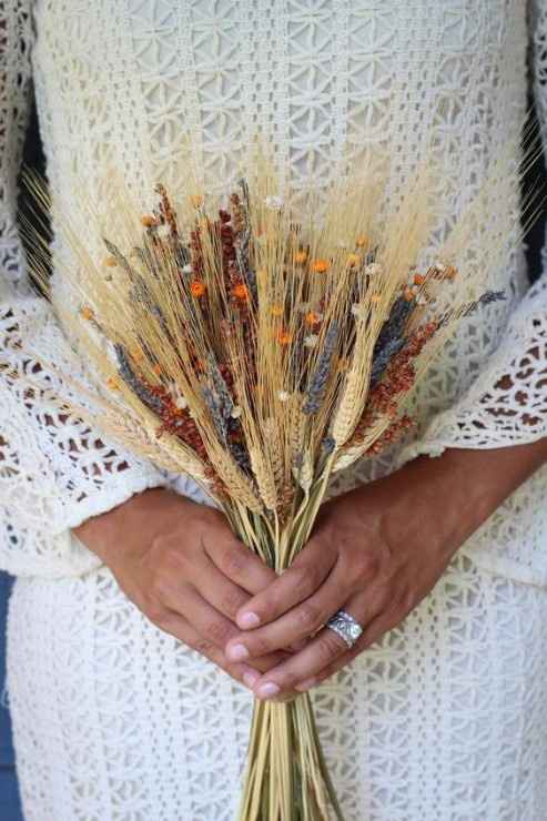 feather wheat bouquet brown color scheme bride