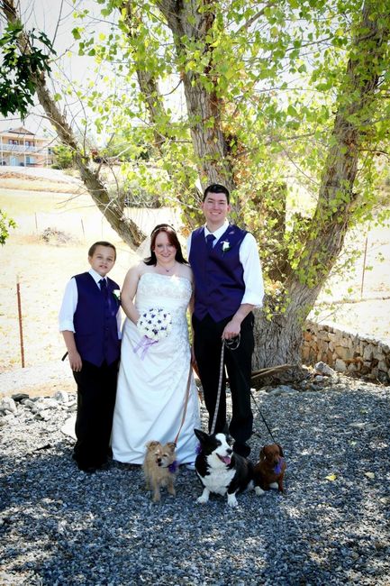 Show me your favorite engagement/wedding  photos!!