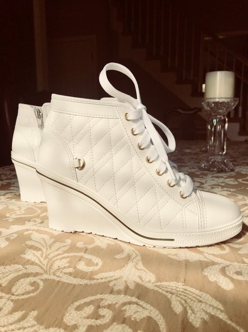 Sneakers for the entire wedding? 3