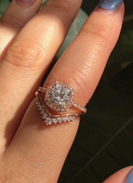 Bended wedding band