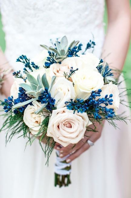 Did anyone have a Rose Gold and Navy Bouquet? 2