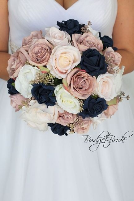 Did anyone have a Rose Gold and Navy Bouquet? 4