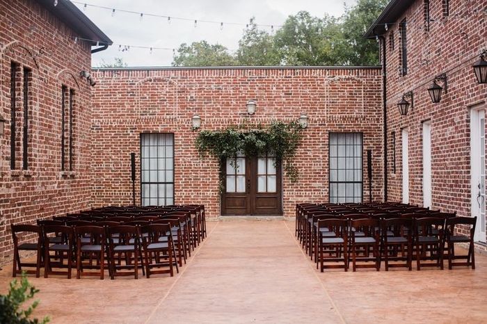 Outdoor ceremony or reception? 1