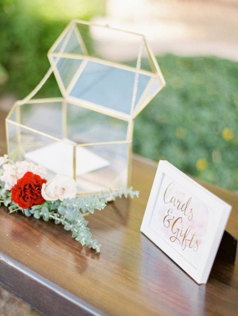 Ideas for decorating a modern gift card sign table 4