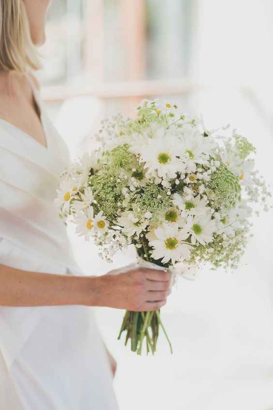 Daisy and Baby Breath Bouquet