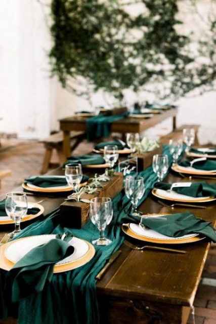 emerald green tablescape wedding
