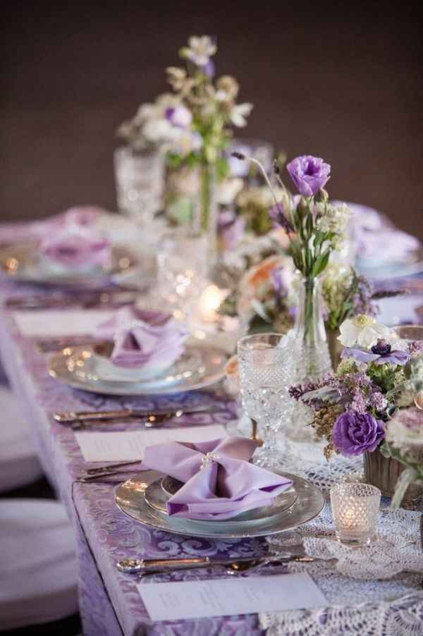 wedding centrepiece with little vases and purple flowers 