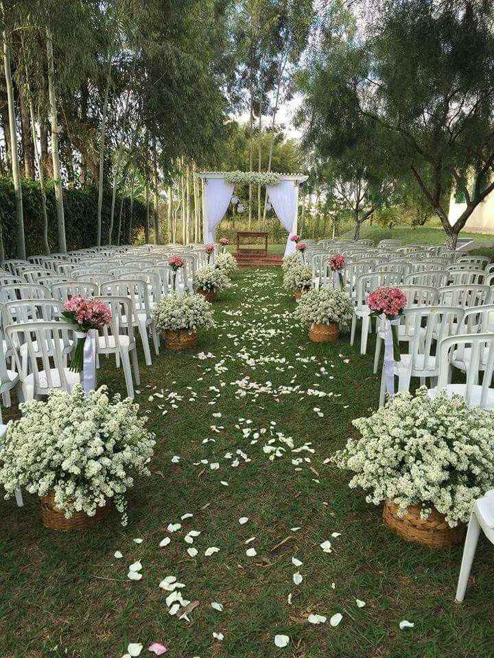 wooden baskets with baby's breath lining wedding aisle