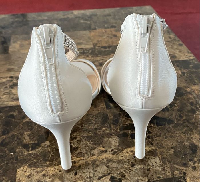 Show me your wedding foot candy (shoes)! 12