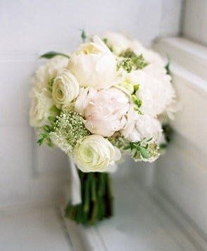 Flowers to go with my dress style?
