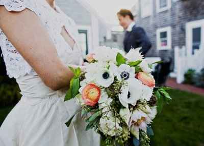 what flowers for black bridesmaids dresses with orange shawls?
