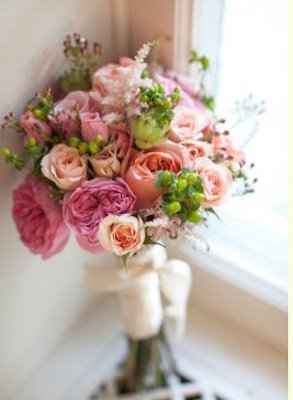 what flowers for black bridesmaids dresses with orange shawls?