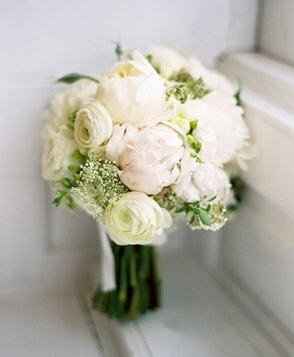 Flowers to go with my dress style?
