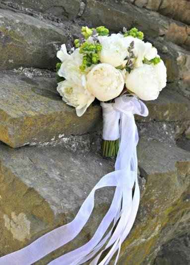 Flowers to go with my dress style?