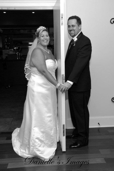 I'm craving wedding!!! Share with me your wedding pics!! please....