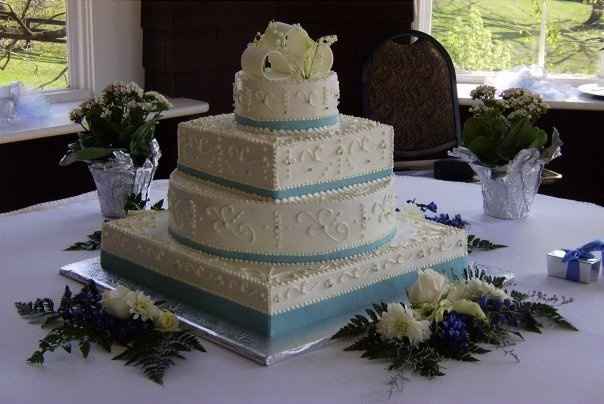 Lets see your wedding cake!(or cupcakes) How much did you pay?