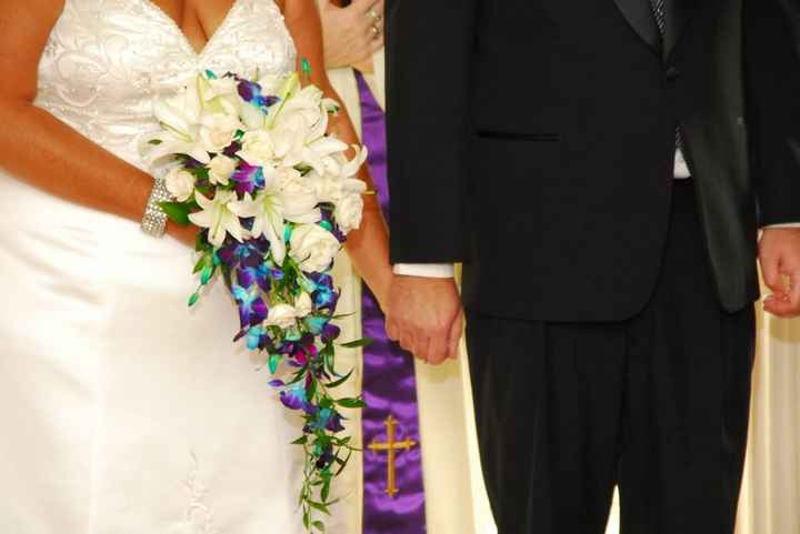 Cascading Bouquet vs Round? pics included