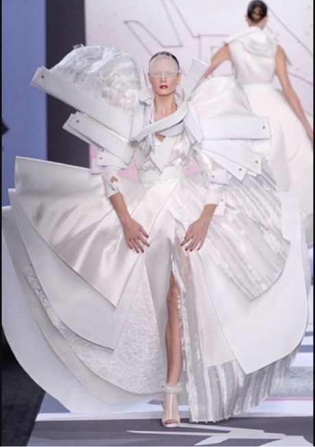 Bored?? Look at the worst wedding dresses ever!