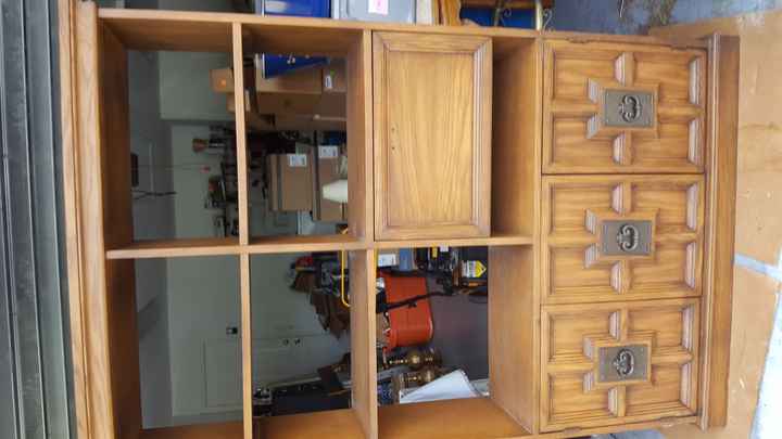 Hutch for behind bar
