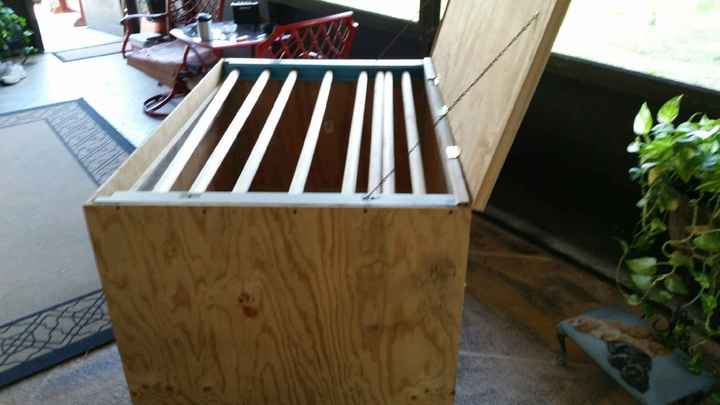 rack to store linens and on wheels