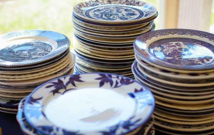 Hi. Does anyone have pics of a REAL home wedding?