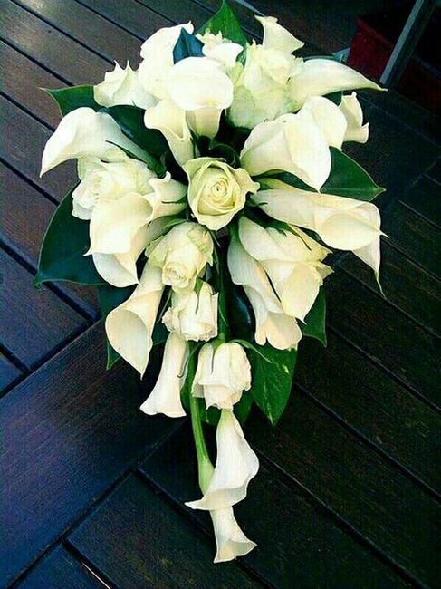 Cascading vs. Round Bouquet. Why did you pick one or the other?