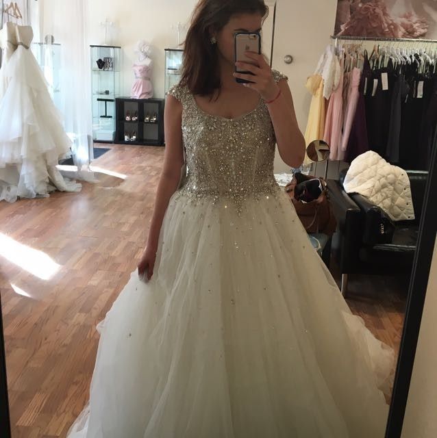Ok ladies... Drop a pic of your BEAUTIFUL DRESSES