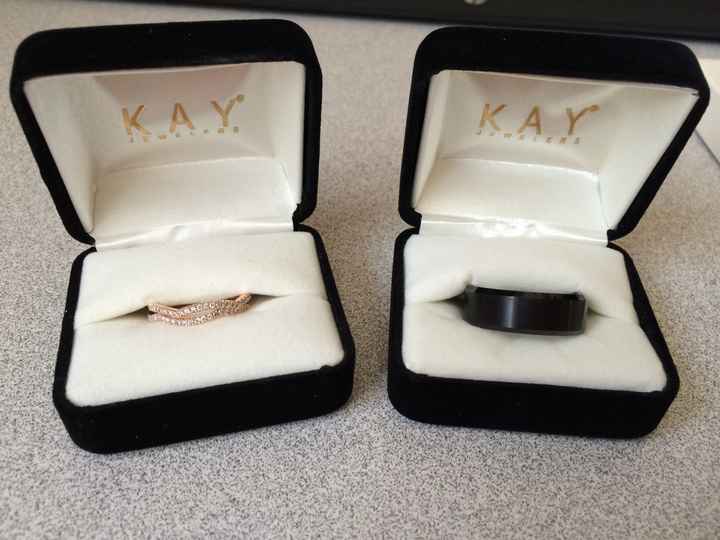 We bought our wedding bands today :o)