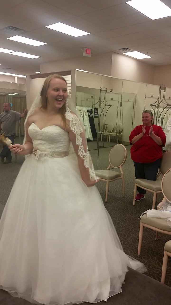 I need this today.... DRESS PORN!!!! 8D