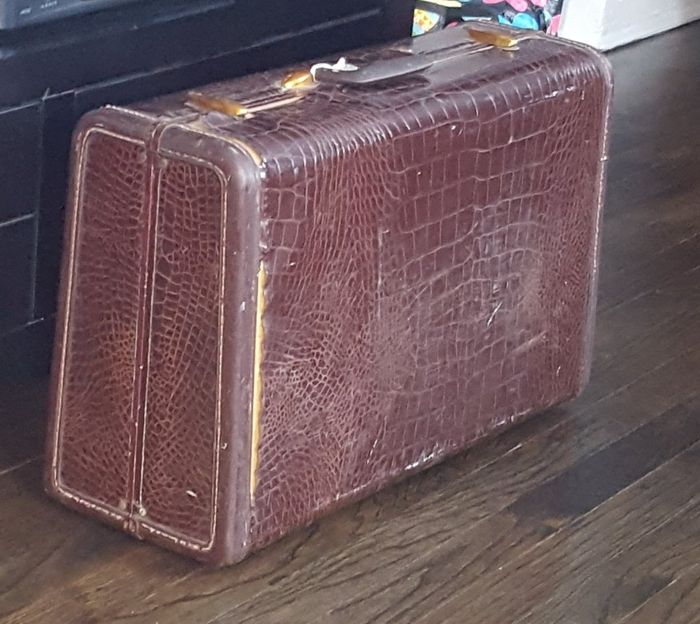 Vintage Luggage Card Box diy 1