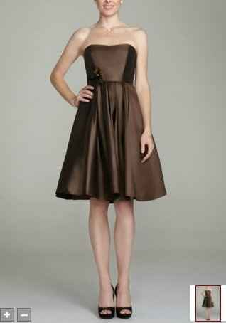 MOH wears different dress? Help, please!