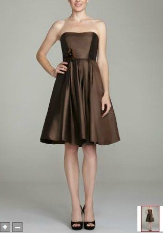 MOH wears different dress? Help, please!
