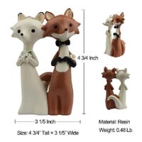 Do couples still use figurine cake toppers? - 1