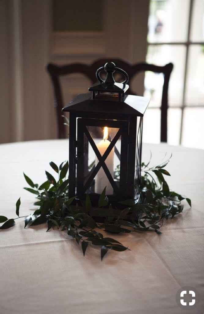 Do these 2 styles of centerpieces go together? - 2