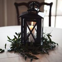 Do these 2 styles of centerpieces go together? - 2