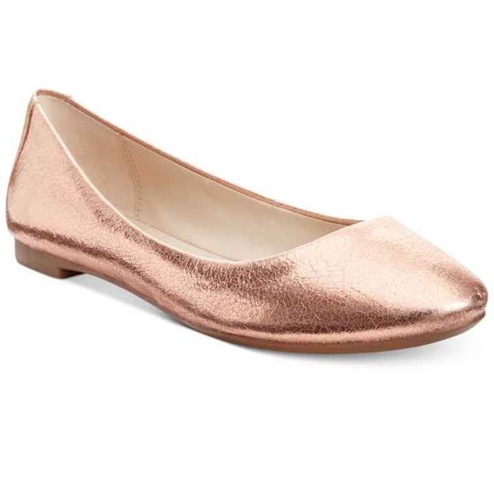 Anyone incorporating glitter into their wedding decor?