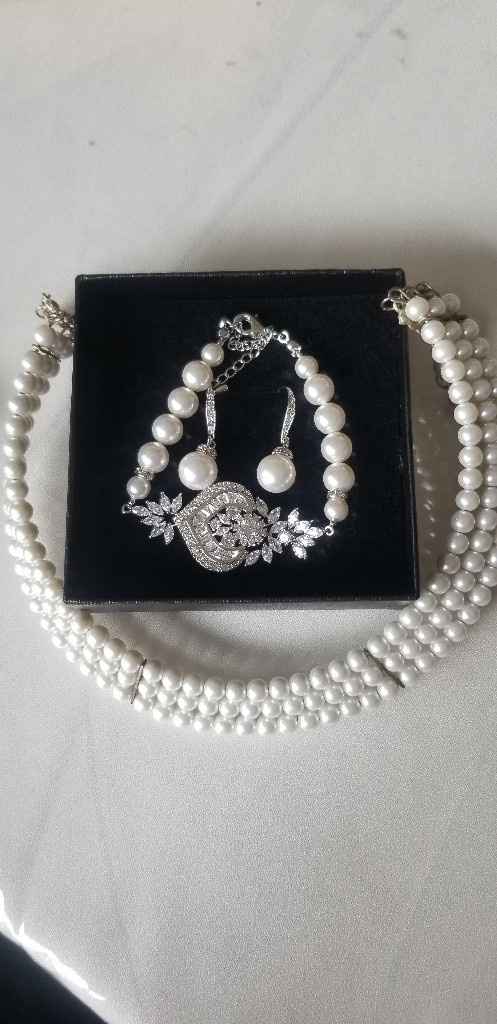 May i see your jewelry sets? - 1
