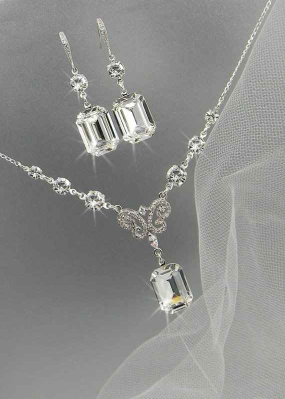 Would this necklace look good with my wedding dress?! *PICS*