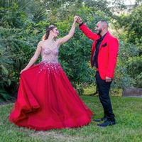 Engagement photos in red - 1