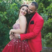 Engagement photos in red - 3