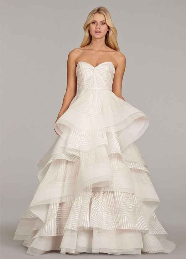 How to Choose Shoes With This Wedding Dress?