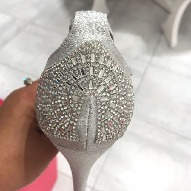 Show us your “I do” shoes! - 2