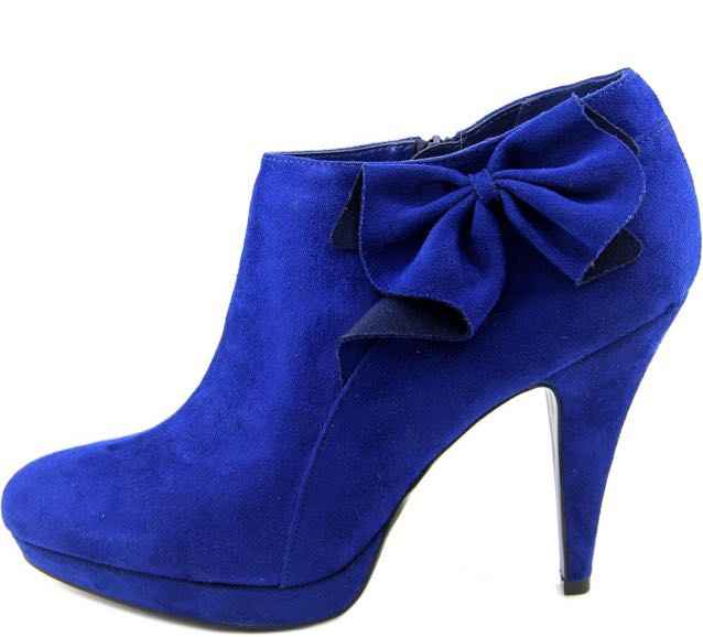 Shoes: White or Colorful? - 1