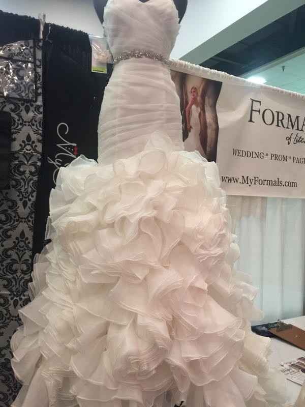 How to explain I really don't want to wear my moms dress
