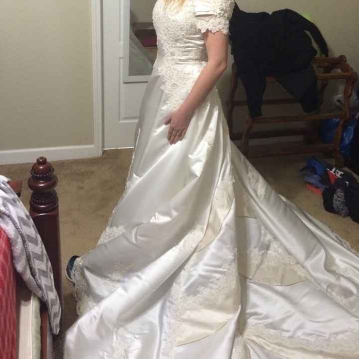 How to explain I really don't want to wear my moms dress