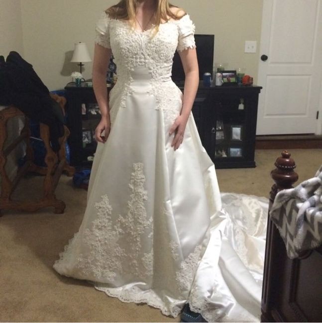How to explain I really don't want to wear my moms dress