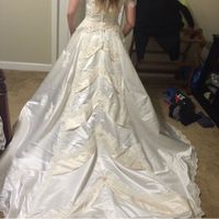 How to explain I really don't want to wear my moms dress