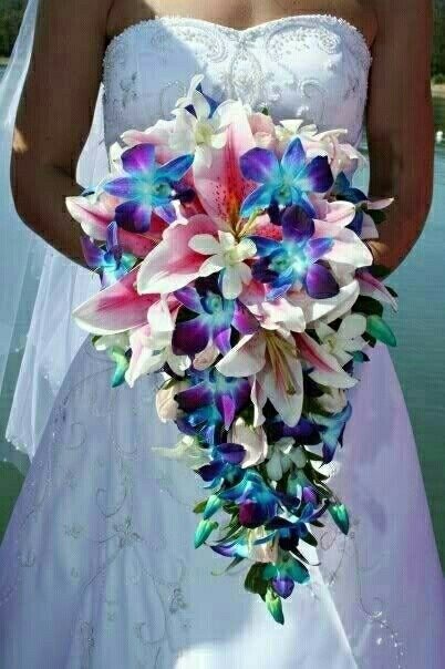 , let's see your wedding bouquet  ladies!!