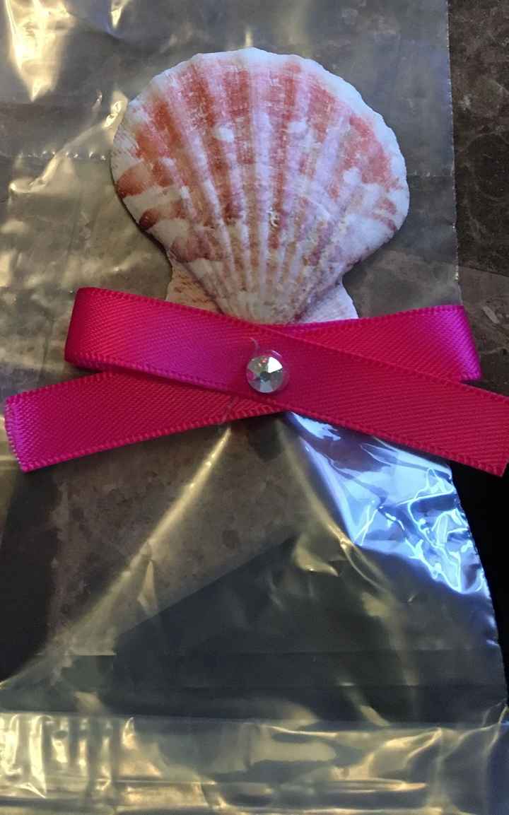 Fans for bridesmaids/shell boutonnières for groomsmen - 2