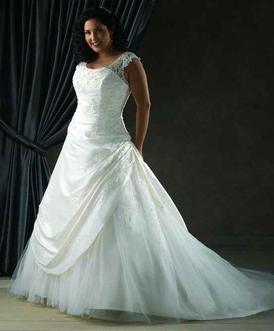 HELP! Worried bridal store is lying. Have you seen this dress?? (Pics)